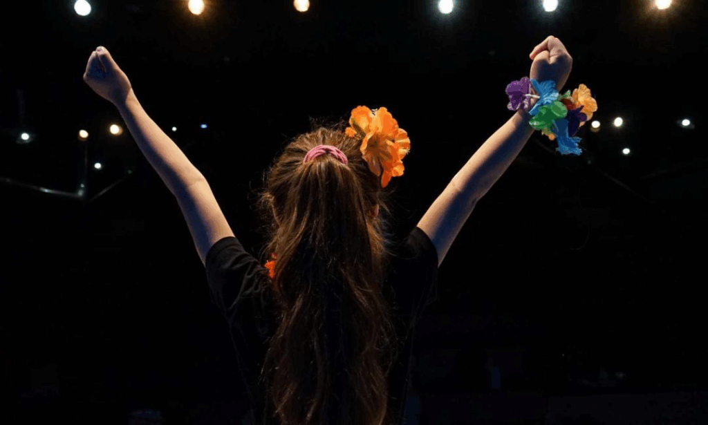 PS!@@%/890Wcd-UGVc=aRPSD%/89-UGVc=aRP R
Π. Δέλτα, «Οι περιπέτειες ενός Μονόκερου», «Η Μάσα και ο αρκούδος»),παραγωγές της Παιδικής Σκηνής Θεσσαλονίκης, καθώς και για το ενήλικο κοινό («ΤοΚλάμα βγήκε απ’τονΠαράδεισο» τωνΜ.Ρέππα και Θ. Παπαθανασίου, «BroadwayNights» κ.ά.). Εχει εργαστεί ως νηπιαγωγός σε παιδικούς σταθμούς και ως εμψυχώτρια σε παιδικές θεατρικές ομάδες της πόλης.Τι ξέρουν τα παιδιά για τη Δήμητρα Λατρεύει τα παραμύθια και τις ταινίες της Disney. Ονειρεύεται να επισκεφθεί τη Eurodisney. Της αρέσει πολύ να παίζει επιτραπέζια με τους φίλους της και να πηγαίνει εκδρομές. Οι αγαπημένοι της ήρωες είναι η Αλίκη (της Χώρας των Θαυμάτων) και ο Πίτερ Παν. Οταν ήταν μικρή, ανέβαζε παραστάσεις στην αυλή του σπιτιού της στο χωριό με τα ξαδέρφια της. Μιλάει πολύ. Δούλευε σαν κλόουν και περισσότερο της άρεσε να ντύνεται Ελσα από το Frozen.ΠληροφορίεςΕναρξη μαθημάτων: Σάββατο 27 Σεπτεμβρίου 2025Διάρκεια μαθημάτων: Σεπτέμβριος 2025 – Μάιος 2026Χώρος διεξαγωγής μαθημάτων: METROPOLITAN: The Urban Theater (Αλ. Φλέμινγκ 2, 546 42, Θεσσαλονίκη, Στάση Μετρό: Φλέμινγκ)Υπεύθυνη θεατρικού εργαστηρίου: Ανδρονίκη ΜαλακόζηΕμψυχωτές θεατρικού εργαστηρίου: Πασχάλης Αραμπατζής, Δήμητρα ΘεοδουλίδουΕγγραφές: 2311 242 731Ακολουθήστε το θεατρικό εργαστήρι στο Facebook: Θεατρικό Εργαστήρι- Metropolitan Urban Theater
![