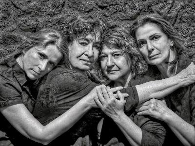 Η «ΜΑΚΡΟΝΗΣΟΣ» του Μιχάλη Παπαδόπουλου ανεβαίνει σε σκηνοθεσία Δημήτρη Καρατζιά στο θέατρο Εν Αθήναις / Από 21 Νοεμβρίου